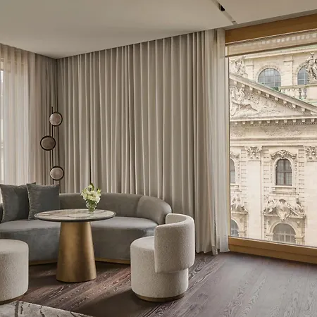 Koenigshof, A Luxury Collection Hotel, Отель